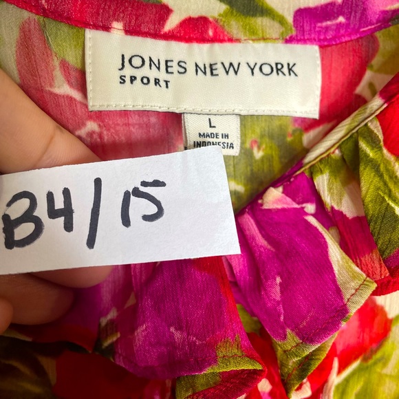 Jones New York Sport Big Frill Thrill Blouse | Size Large - Picture 6 of 6